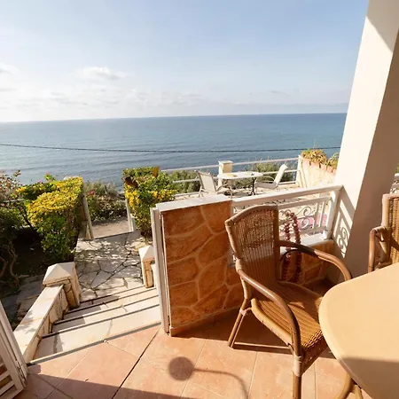 Oceanfront At Apartment Paramonas (Corfu)